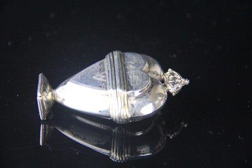 Antique Solid Silver Gilded Heart-Shaped Vinaigrette or Hovedvandsaeg - Picture 8 of 24