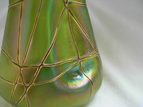ANTIQUE BOHEMIAN IRIDESCENT GLASS VASE,EARLY 20th CENTURY. - Picture 8 of 12
