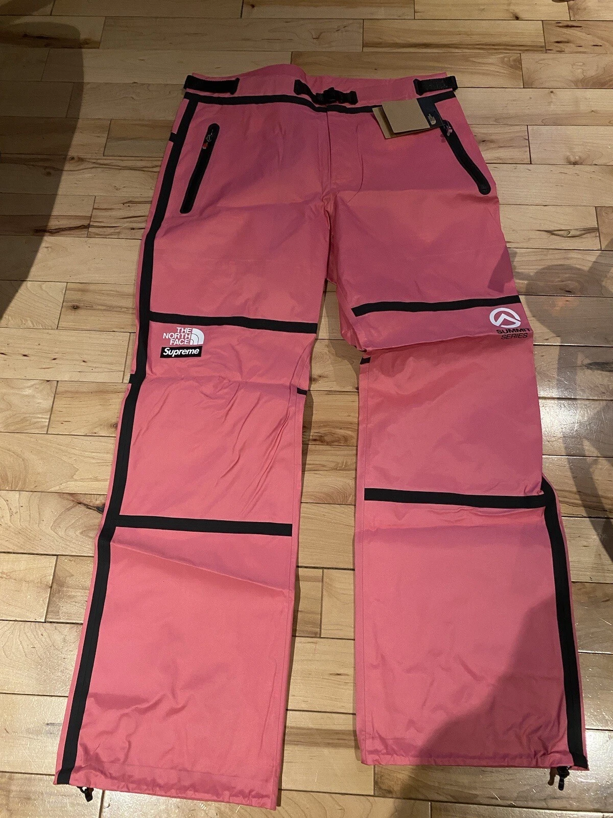 Pantalon de montagne Supreme The North Face Summit Series couture collée rose grand
