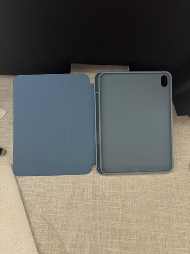 Funda tipo folio delgada azul con soporte triple para iPad Air 10ª/11ª generación - Imagen 4 de 6