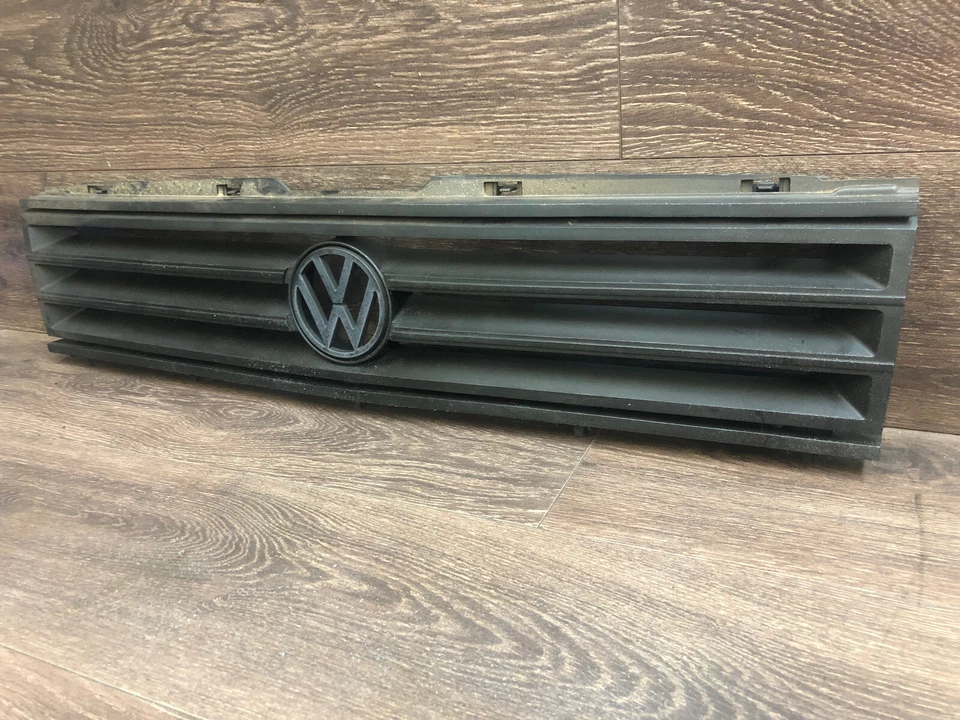 Volkswagen Fox: 1987, 1988, 1989, 1990, черная решетка с эмблемой - Изображение 4 из 4