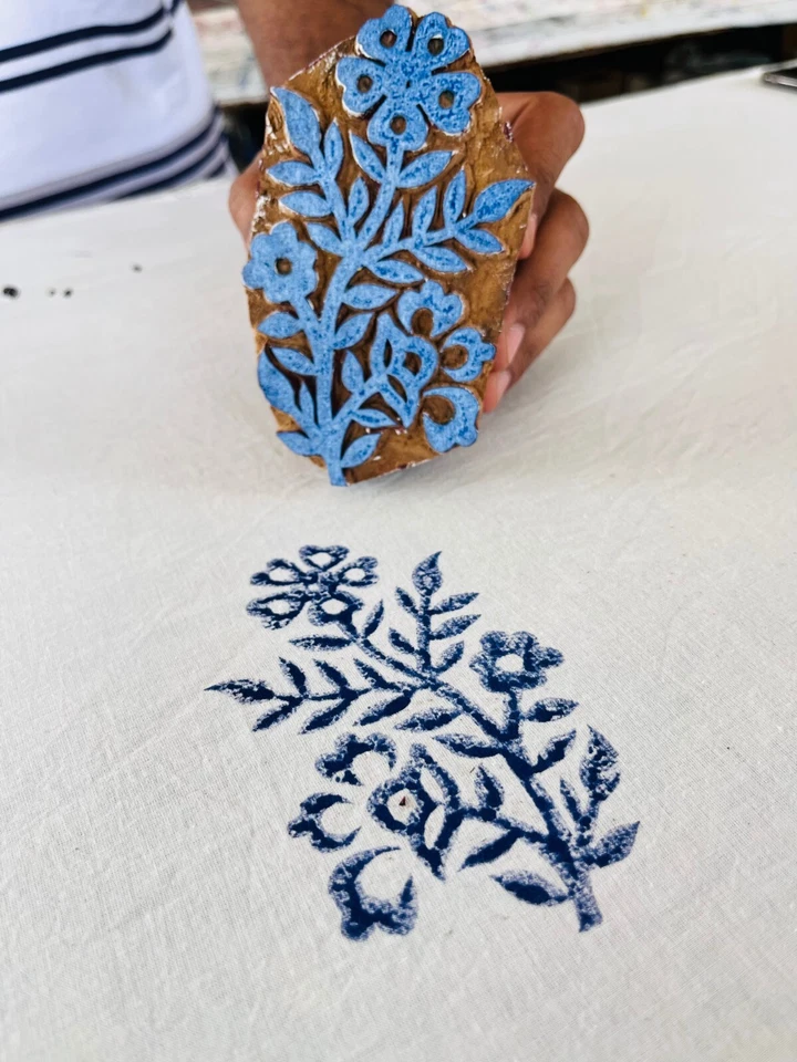 Sello floral en bloque de madera | Sello de impresión indio tallado a mano para tela, manualidades. Foto 2 de 4