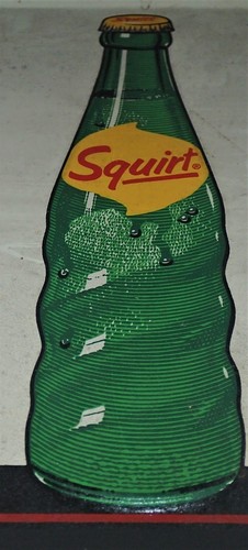 1968 VINTAGE SQUIRT METAL LEMON LIME SODA BOTTLE MENU BOARD ART ADVERTISING SIGN - Picture 10 of 12
