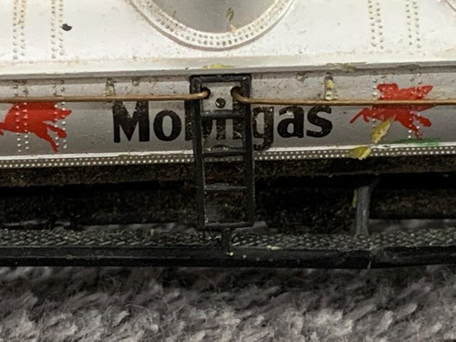BACHMANN #5426 N SCALE REPUBLIC 3 DOME 42' CHEMICAL TANK CAR MOBILGAS - Picture 2 of 11