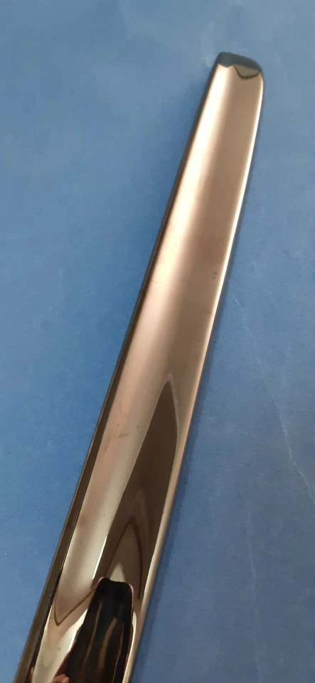 Tampa do porta-malas de aço inoxidável cromado escuro acabamento Mercedes Benz W210 Classe E (versão Europa) - Imagem 2 de 4