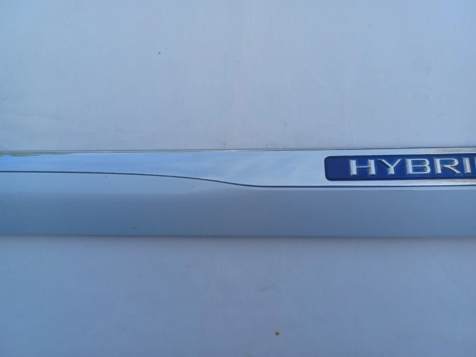 LEXUS HS 250H 2010-2012 PUERTA MOLDURA LADO CONDUCTOR TRASERO USADO BLANCO ARAÑAZOS Foto 3 de 4