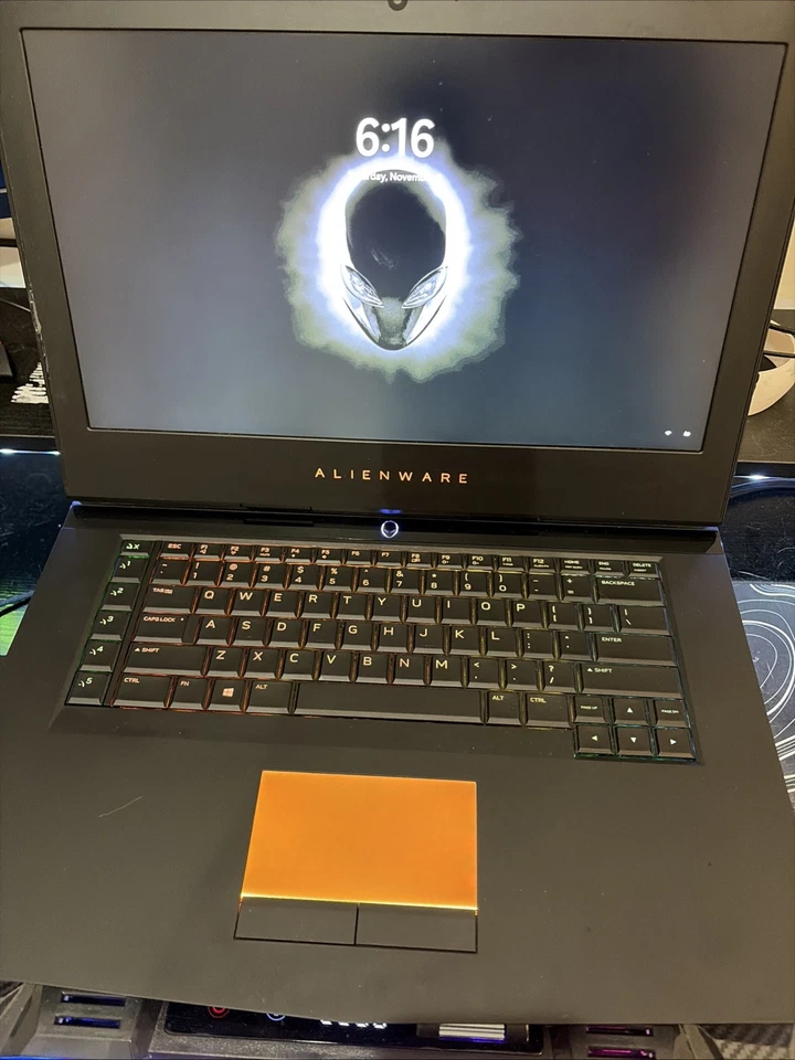 Portátil alienware 15 r4 I9-8950hk, GTX 1070, 32 Gigabytes de RAM Foto 2 de 3