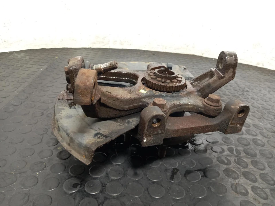 ASTON MARTIN DB7 Wheel Hub Stub Axle O/S 1994-2003 5.9L Petrol Front RH — 第 3/4 张图片