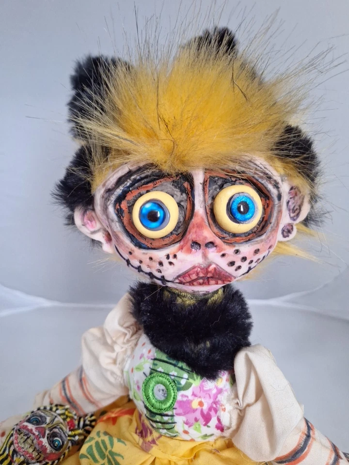 Muñeca artista Coraline Mini-me Bumblebee hecha a mano roble. Muñecas Hauntedsoulsart Foto 2 de 4