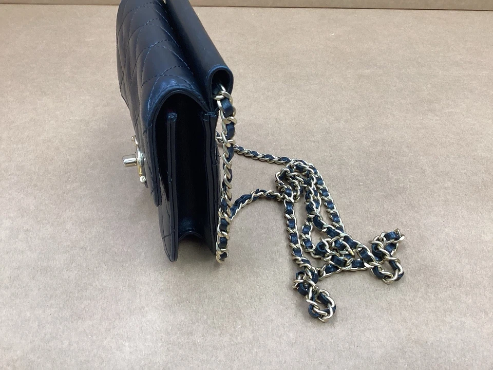 Bolso Bandolera Chanel Vintage Clásico Negro Mini Atemporal Foto 2 de 4