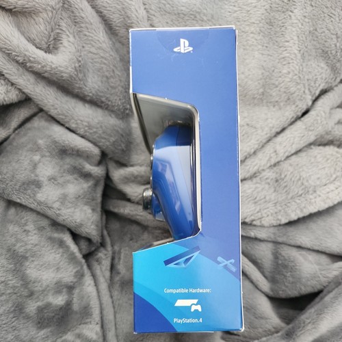 Gamestop PS4 2018 GME Conference limited edition controller Blue - Picture 2 of 6