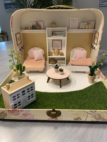 Puppenhaus zum Mitnehmen im Koffer groß perfekt für Maileg Mäuse oder Hering Puppen etc.
