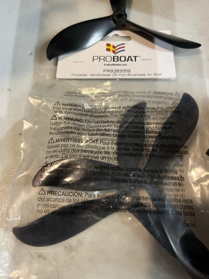 Pro Boat DYNM3954 2080KV : Motor housing 3 props  . Adaptor Aerotrooper  Boat  - Image 4 of 4