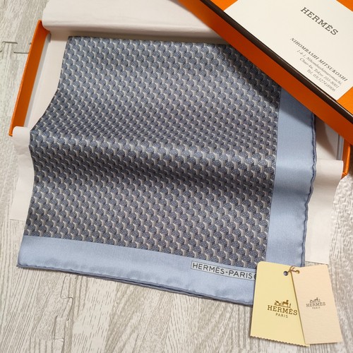 Unused w/box HERMES Petit Carre 45 Silk pocket square POCHETTE 41cm Light blue - Picture 4 of 18