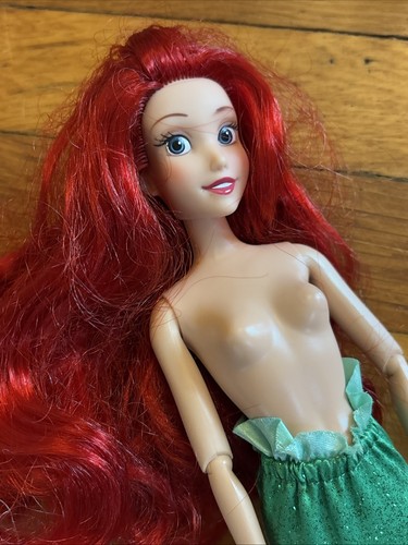 Disney Store Princesa Ariel La Sirenita Muñeca Barbie ARTICULADA SIN TAPA - Imagen 2 de 8