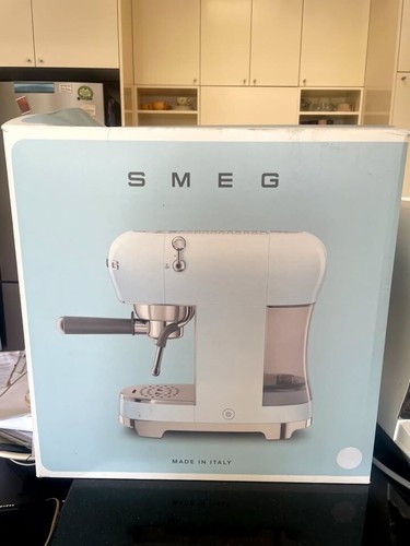 Smeg 50s Style Espresso Coffee Machine White ECF02WHAU - Picture 5 of 8