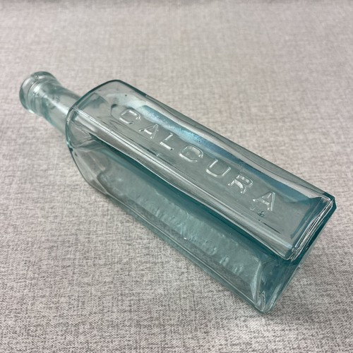 Antique Calcura Solvent Cathedral Aqua Blue Glass Medicine Bottle - Imagen 4 de 12