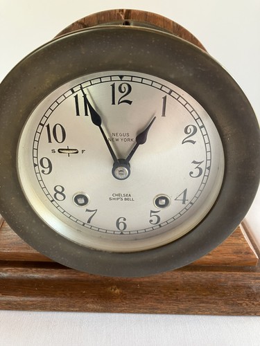 Vintage Chelsea Ship's Bell Clock / Brass with Wooden Base Holder, Key & Inst. - 第 2/13 張圖片