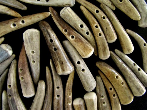 ANTLER BUTTONS,2 1/4",TOGGLES,TINES,6 PIECE PACKAGES,BROWN & DARK COLORS,214-B - Picture 5 of 6