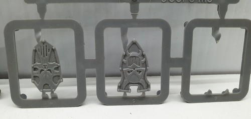 Warhammer Chaos Warriors Knight Shield Miniature Figure 1996 Plastic BNOS Parts - Picture 5 of 6