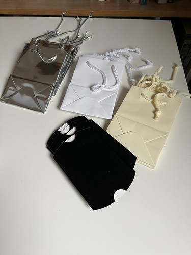 Selection Of Small Gloss Paper Gift Bags For Party Jewellery Assorted Colours - Picture 3 of 6