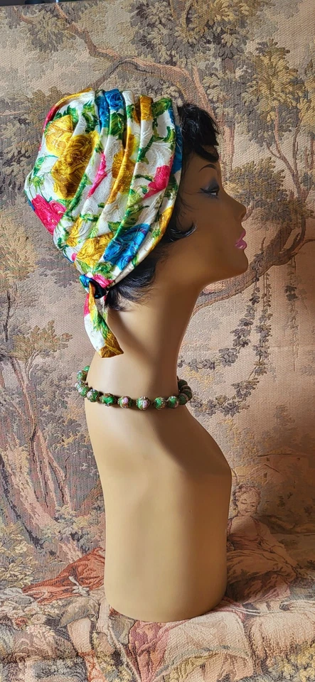 De colección. Icónico sombrero "turbante" brocado seda años 50-60 New Look!!! Excelente estado Foto 2 de 4