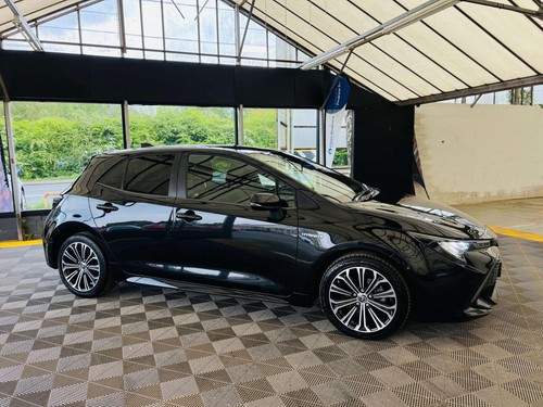 2020 Toyota Corolla 1.8 Corolla Design HEV CVT 5dr Hatchback Hybrid Automatic - Picture 3 of 20