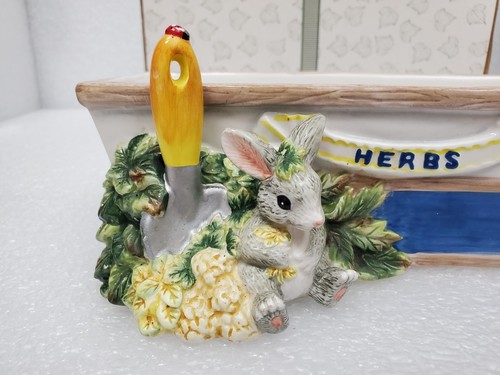 *NIOB* Charming Tails: Spring Garden Herb Planter - 93/710 - *Rare* Pristine - Foto 3 di 12