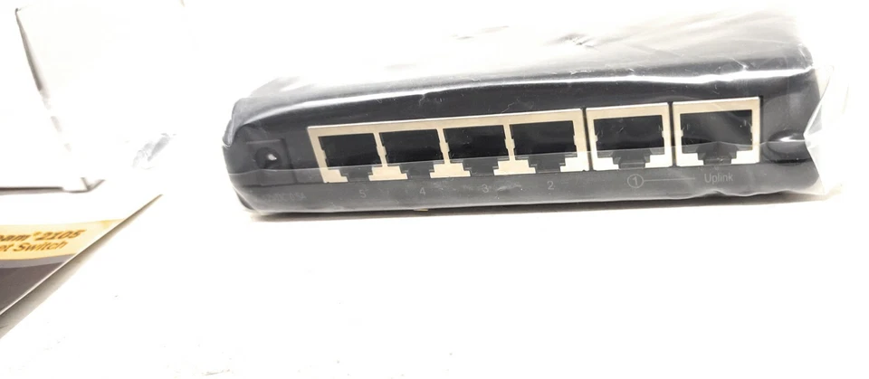 SpeedStream SS2105 5-Port Fast Ethernet Switch 10/100 Mbps - Image 3 of 4