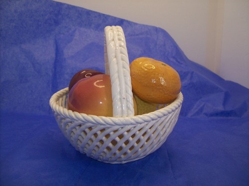 PIER ONE HANDCRAFTED IN SPAIN CERAMIC BASKET & 3D FRUIT LEMON, TANGERINE, PLUM & - Picture 4 of 6