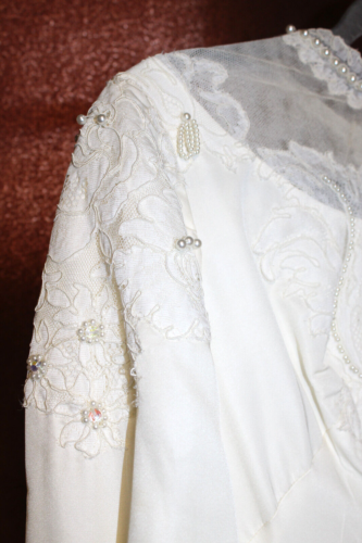 Vintage Spitzenapplikation & Perlen Langarm Empire Brautkleid & abnehmbare Schleppe - Bild 5 von 24