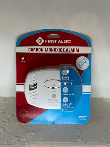 FIRST ALERT Carbon Monoxide Alarm Plug In Battery Backup 1039734 - Picture 1 of 2