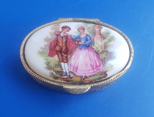 Vintage Porcelain Limoges Fragonard Pill Trinket Box with Courting Couple Theme - Picture 1 of 6