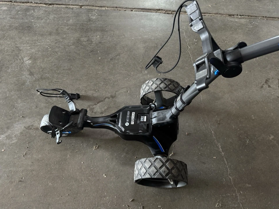 Motocaddy M5 GPS DHC Electric Golf Trolley - w/ extra battery - Image 4 of 4