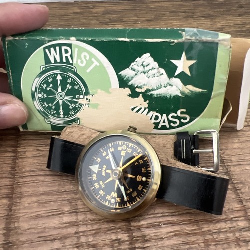 Vintage Johnny Walker Brass Compass on Wristband In Box - Picture 7 of 8