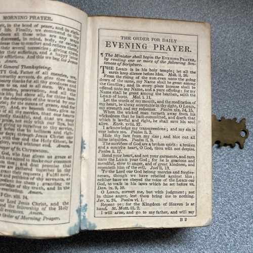 Rare Antique Bible Common Prayer Set In Brass Miniature 4” Edition W/ Clasp - Picture 9 of 13