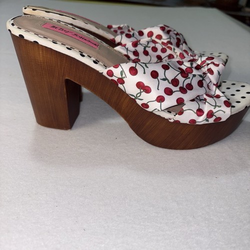 Betsey Johnson Rumors Size 9 Ladies Sandals Slip On Heels Shoes Cherries - Picture 8 of 9