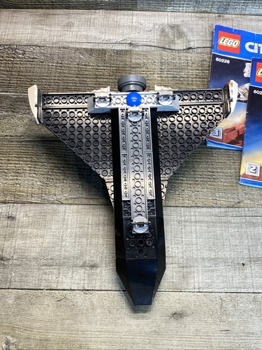 LEGO CITY: Mars Research Shuttle (60226) Complete w/ Manual - Picture 13 of 20