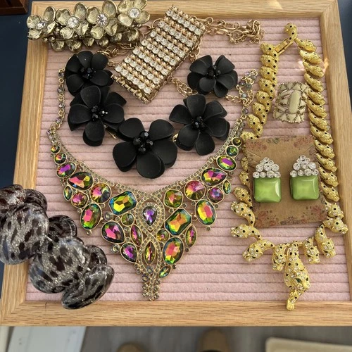 Nice Vintage To Now statement necklaces jewelry lot Rhinestone And Gold  Lot V28