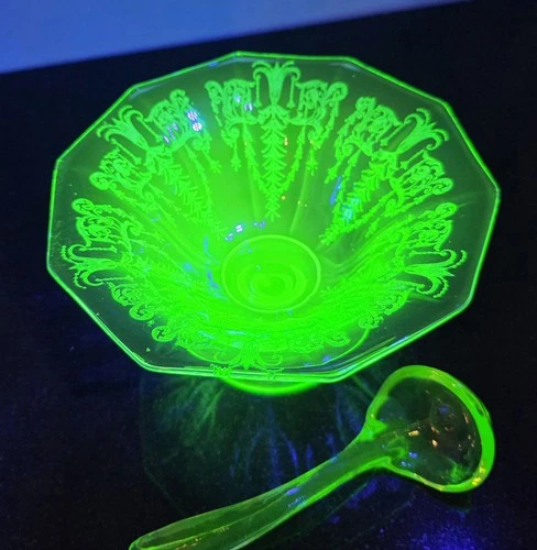 Vintage Green Uranium Depression Glass Cambridge Cleo Decagon Bowl & Sm Ladle