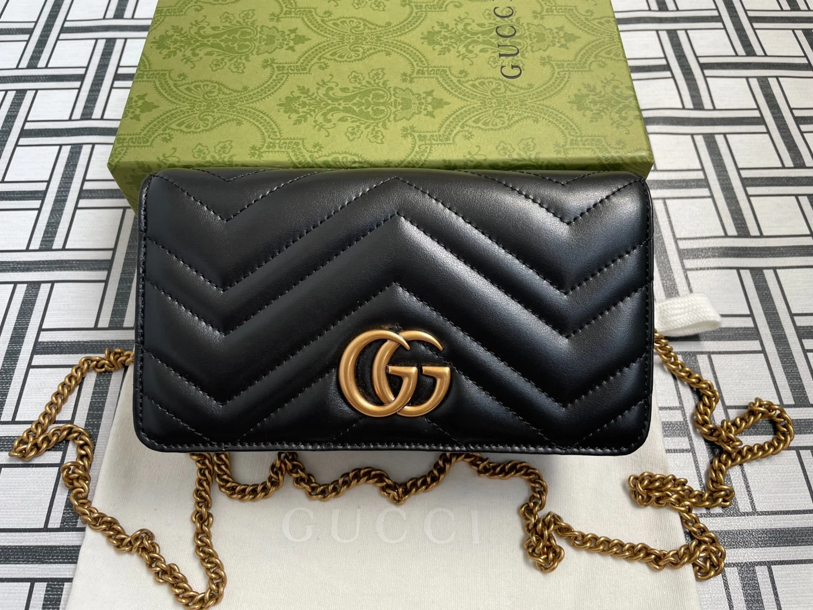 Gucci Marmont Mini Bag Black Chevron Leather Gold GG & Chain / Strap Authentic