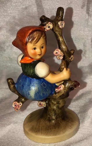 VINTAGE HUMMEL "APPLE TREE GIRL" FIGURINE 4" GOEBEL GERMANY. Marked 141 3/0 - Picture 3 of 8