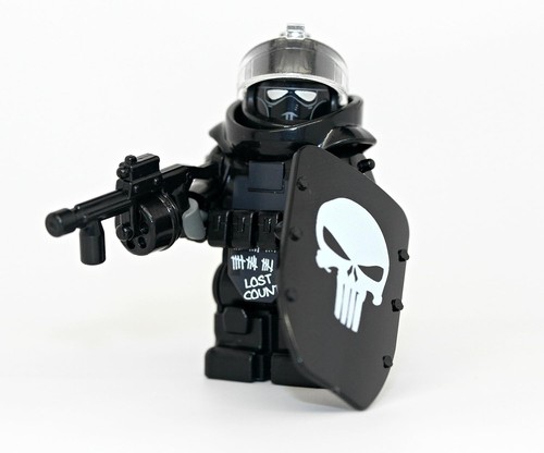 Custom Juggernaut Army Assault Soldier Skull made with real LEGO® minifigure - Picture 1 of 2