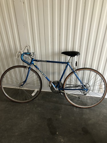 Schwinn Deluxe Varsity - Picture 1 of 10