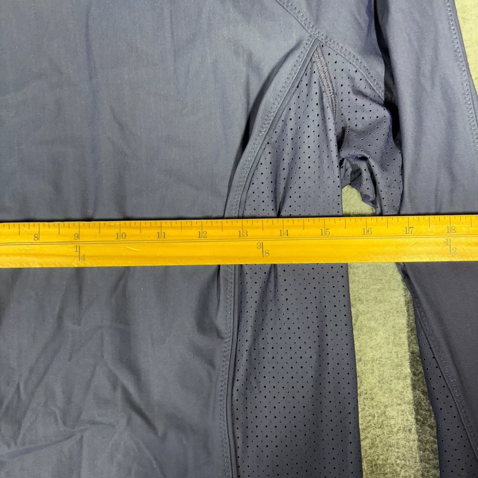 athleta running thumbholes side vent shirt