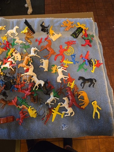 Vintage Plastik Figuren Cowboys, Indianer, Dinosaurier Flugzeuge ein paar fehlende Beine - Bild 5 von 5