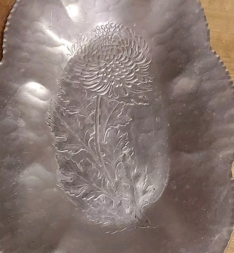 Vintage CONTINENTAL Mark Hand Wrought Hammered Chrysanthemum Flower Oval Tray - Picture 5 of 11