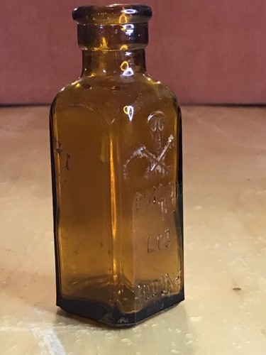 Vintage golden amber brown skull and crossbones poison bottle - Picture 2 of 8