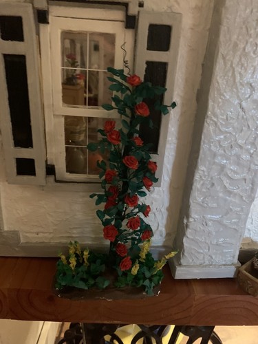 Casa de Muñecas Miniatura Flor Jardín Escala 1:12 Plantas Rosas Rojas Altramuces Amarillos - Imagen 8 de 8