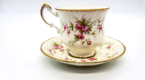 Paragon Victorian Rose Bone China Footed Cup and Saucer Set Pink Roses Gold Trim - Picture 2 of 12